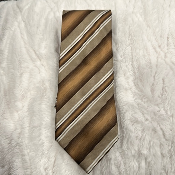 $3.00 - 15 TIES Stafford , Croft & Barrow ,apt9 , J,Ferrar ,Jones NY ect. - Picture 6 of 15